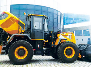 贊！CLG848H-4F輪式裝載機(jī)順利通過自治區(qū)工信廳驗(yàn)收