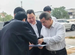自治區(qū)國資委黨委委員、副主任唐愛斌到柳工調(diào)研