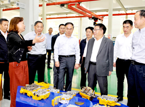 落實(shí)十九大要求促校企高度融合　柳工與柳職院簽署戰(zhàn)略合作框架協(xié)議