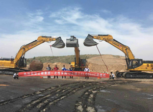 鄂爾多斯客戶一次性采購(gòu)10臺(tái)柳工CLG950E挖掘機(jī)：很“猛”很能干 客戶直夸贊